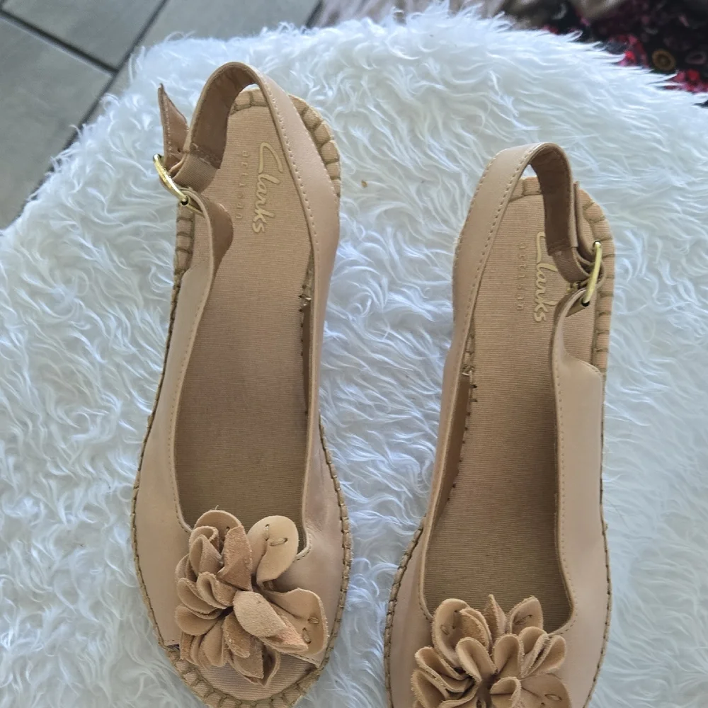 Clarks these artisan